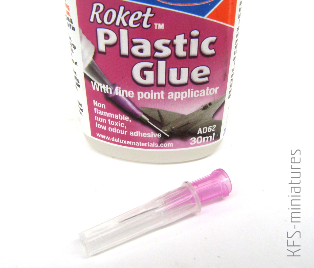 Deluxe Materials 30 ml Roket Plastic Glue