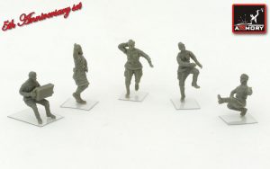 1/72 Soviet soldiers at party - Armory