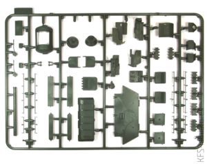 1/35 T-34-85 with Soviet Tank Riders - ICM