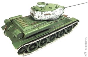 1/35 T-34-85 with Soviet Tank Riders ICM-Budowa