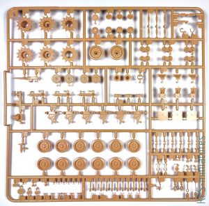 1/35 M4A3 76W HVSS Sherman - Korean War - RFM