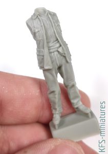 1/35 British Tank Crewman Eating - MIG Productions