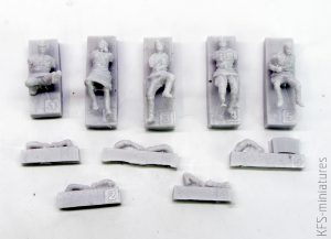 1/72 Soviet soldiers at party - Armory