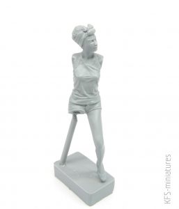 1/24 Pin-Up Girl sitting on the hood - NorthStar