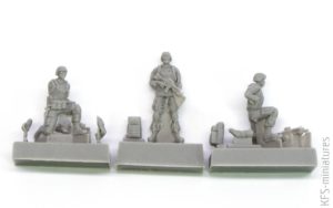 1/72 Two Kneeling Soldiers and Commanding Officer, US Army - CMK