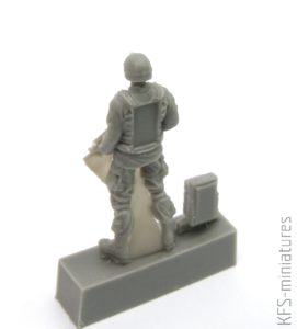 1/72 Two Kneeling Soldiers and Commanding Officer, US Army - CMK