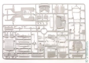 1/35 FJ43 SUV with Soft Top - AK Interactive