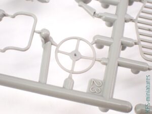 1/35 Ward Lafrance - Model 1000 - Series 2 - Thunder Model 1/35 Ward Lafrance - Model 1000 - Series 2 - Thunder Model