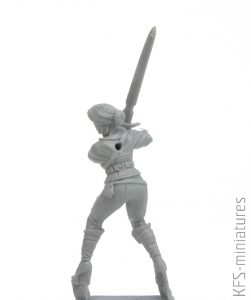 28mm Greatsword Girl - Brother Vinni