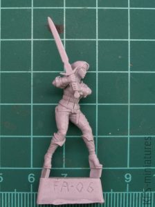 28mm Greatsword Girl - Brother Vinni