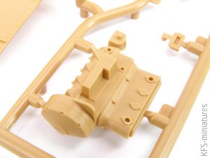 1/35 Panhard 178 with Crew -ICM