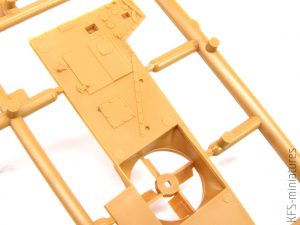 1/35 Panhard 178 with Crew -ICM