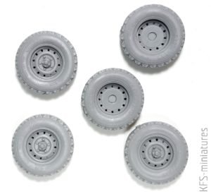 1/35 Land Rover  Defender road wheels (Good Year) - Panzer Art