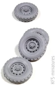 1/35 Land Rover  Defender road wheels (Good Year) - Panzer Art