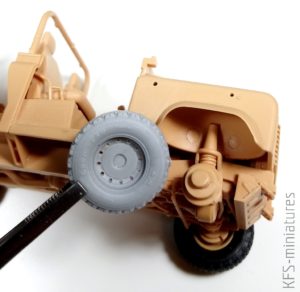 1/35 Land Rover  Defender road wheels (Good Year) - Panzer Art